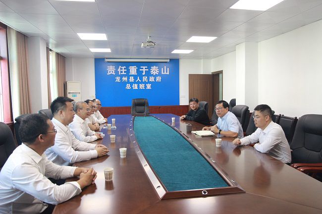 座谈会现场（修图）.jpg